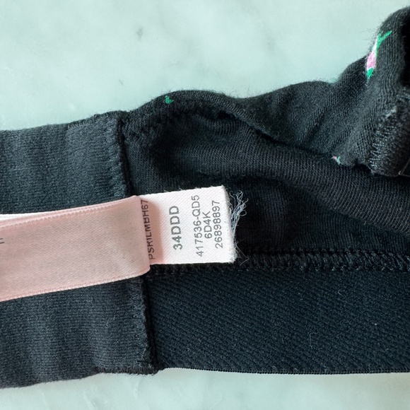 Victoria's Secret Soft Bra - Size 34DDD - Picture 4 of 6